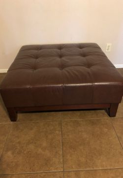 Brown ottoman (large)
