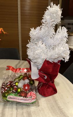 🎄 Brand New White Mini Christmas Tree with Ornaments