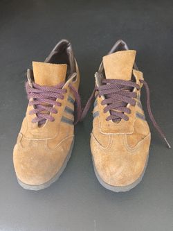 Steel toed athletic shoes