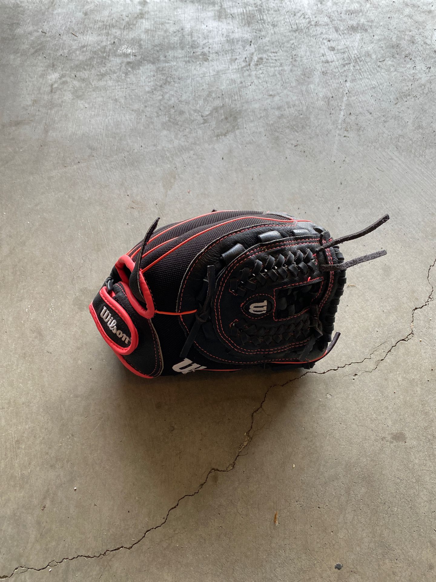 Wilson 11” fast pitch softball glove