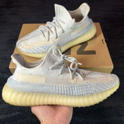 Yeezy 350 V2 Cloud White