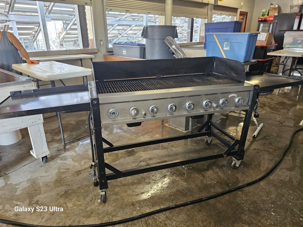 BAKERS & CHEFS 8 BURNER GRILL