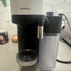 Nespresso  vertuo  Lattissima By De’Longhi 