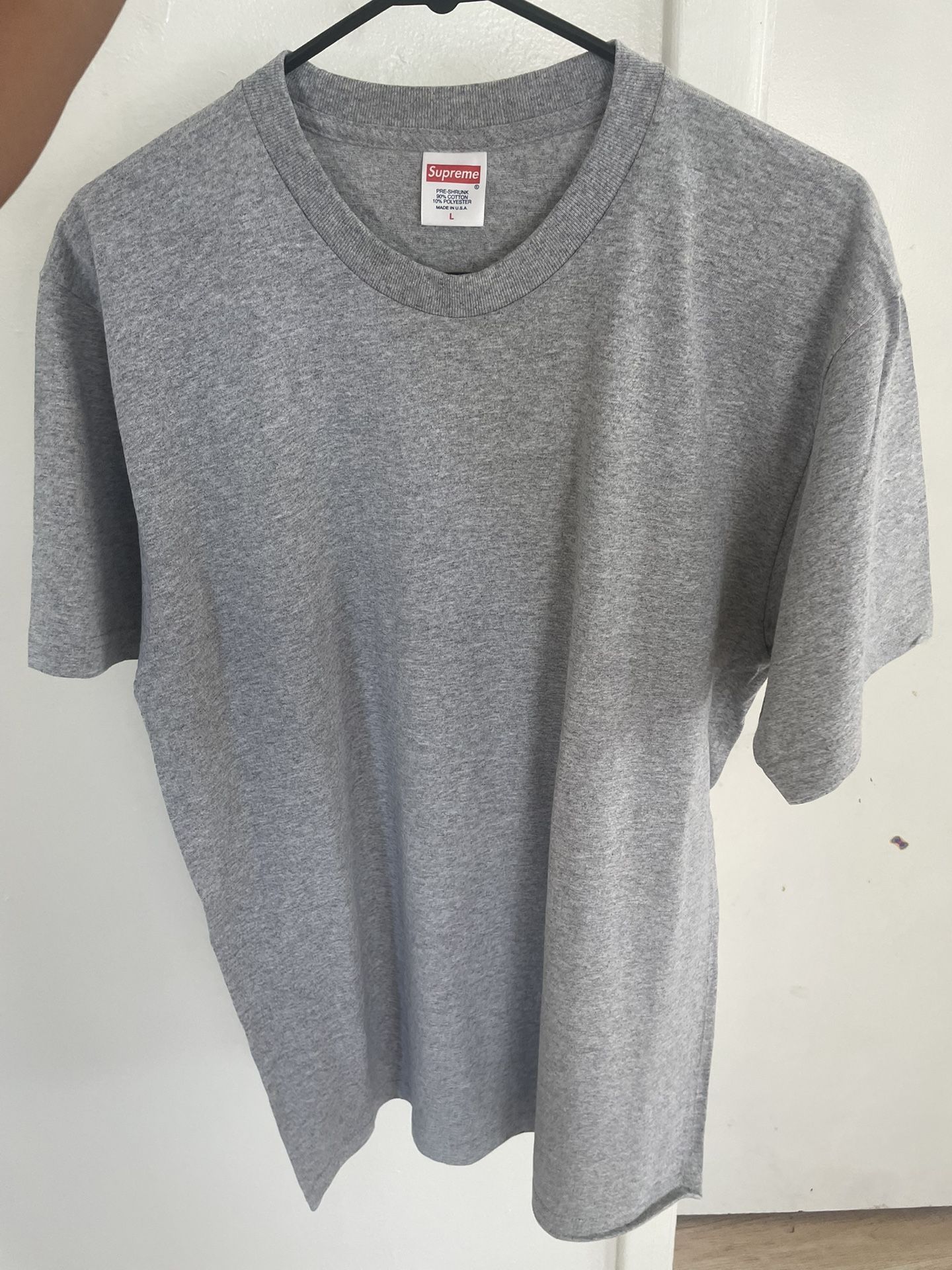 New supreme T Shirt Size L