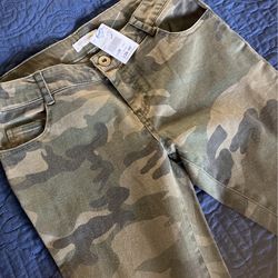 Camo pants brand new from blue pepper size medium $10