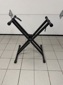 Dual braced keyboard stand