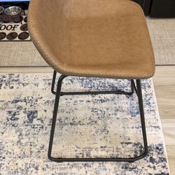 Bar/Counter high chairs w/Table