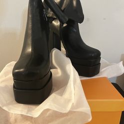 Mattiventon Platform Combat Boots – Size 9– Goth/Chunky Heel