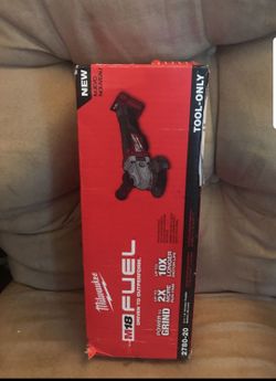MILWAUKEE M18 FUEL 4 1/2 ANGLE GRINDER