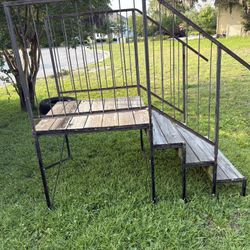 Metal Steps With Landing