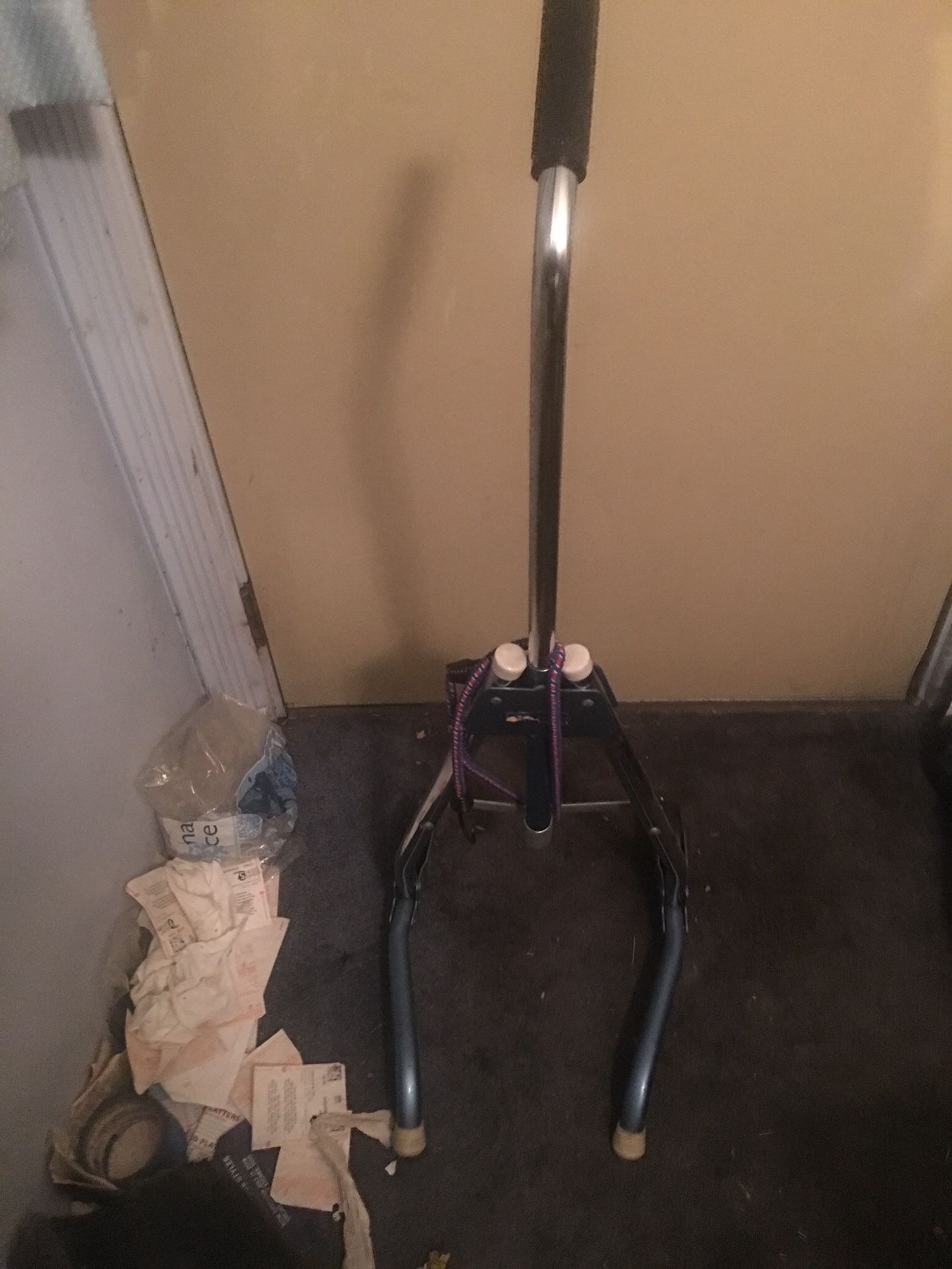 A LUGGAGE CARRIER LIKE NEW STURDY AND FOLDS UP NICELY $10.00