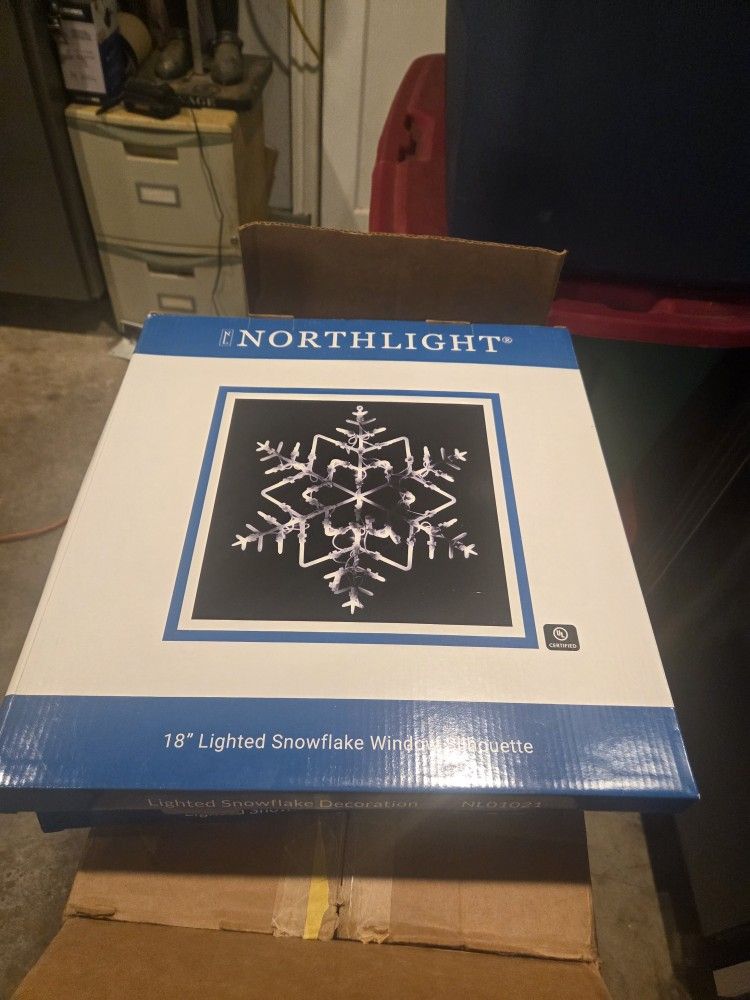 Northlight 18" Lighted Snow Flake