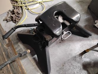 2025 Curt A20 5th Wheel Hitch