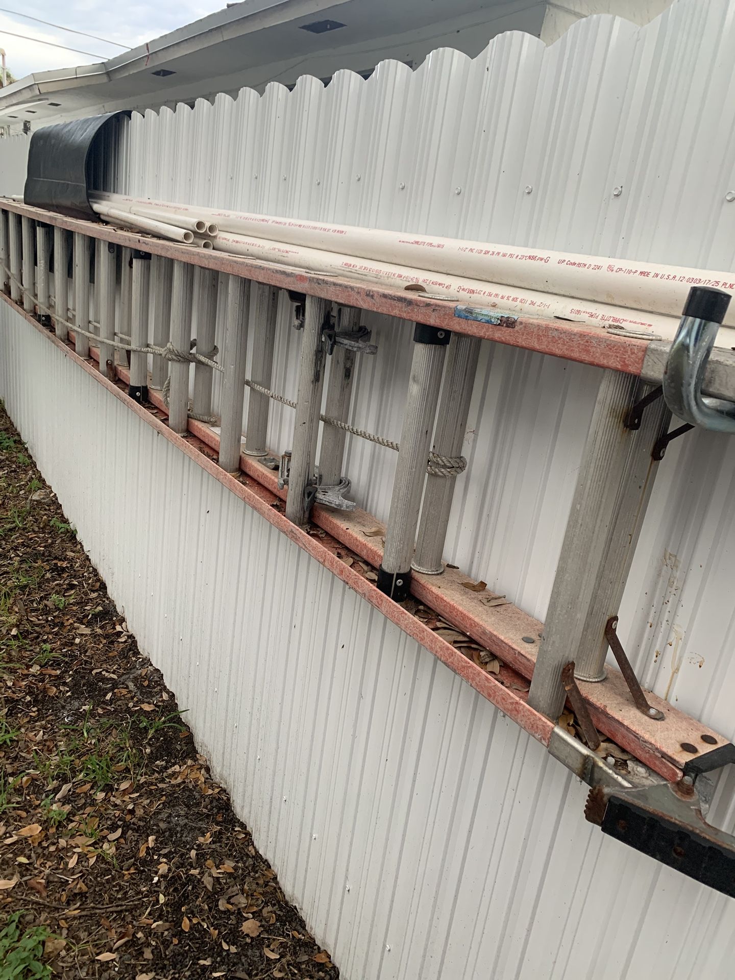 28 Ft Commercial Fiberglass Latterr