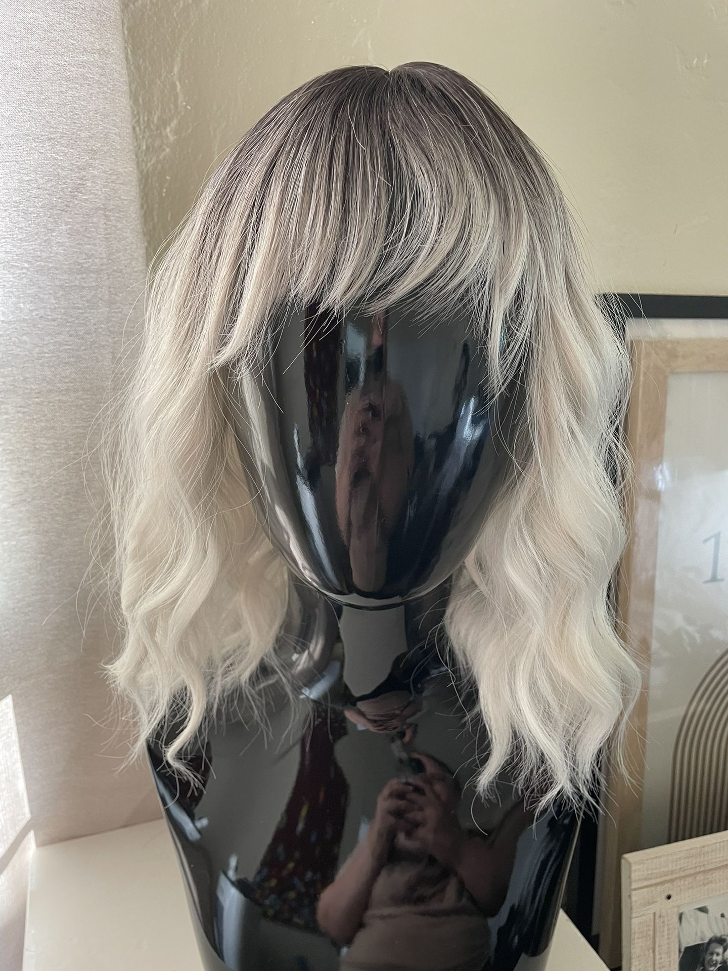NWOT new shoulder length wavy black to white ombré balayage synthetic wig 15 inches halloween anime cosplay