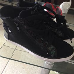 GUESS tennis shoes
