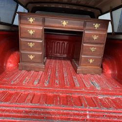 🎄BEAUTIFUL SOLID WOOD DESK-BROWN COLOR 🎄
