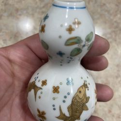 Vintage 1980 Franklin Porcelain Mini Japanese Vase- Gourd Shape With Fish Design -5$