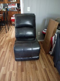 CHAIR HIGH GRADE VINYL ( REDUCED TO $24)