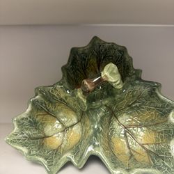 Decorative leafy shaped pottery dish Maxcera