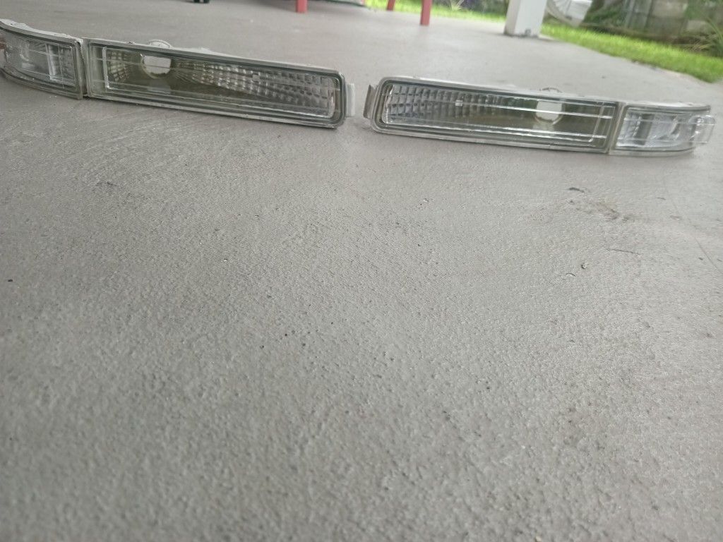 Lexus LS400 95-97 Side Marker Lights. Both Side