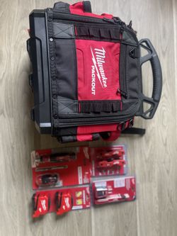  Milwaukee PACKOUT 15 in. Structured Tool Bag 