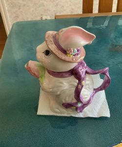 Ceramic Easter Bunny Very Nice 8.5x8.5  Can Use For Decoration