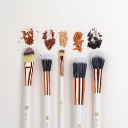Beautiful Rose Gold Makeup Brushes 