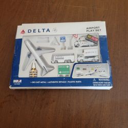 DELTA AIRPORT AIRPORT PLAY SET RT 4991 New, open box. Open box. Box 
cover wear. All components inside the box.
UPC 49913.
Weight 11lb plus shi