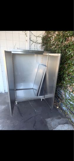 Metal cabinet