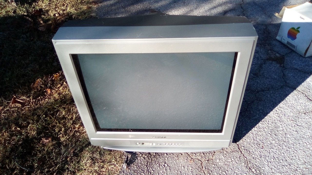 Vintage Daewoo 32 Inch Tv Grey