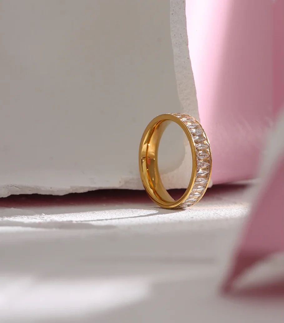 R336 – Cubic Zirconia Fashion Ring!