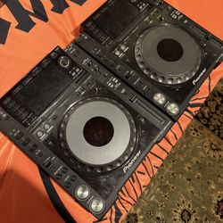 2 CDJ NEXUS 2000 (Case included)
