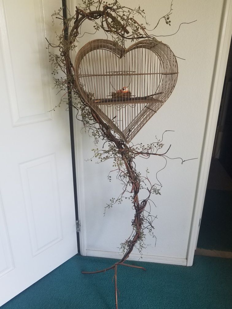 Metal heart shape bird cage decoration