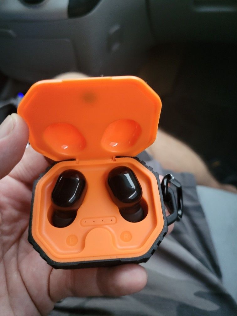 BLUETOOTH HEADPHONES $30
