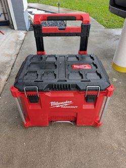 Milwaukee packout rolling tool box