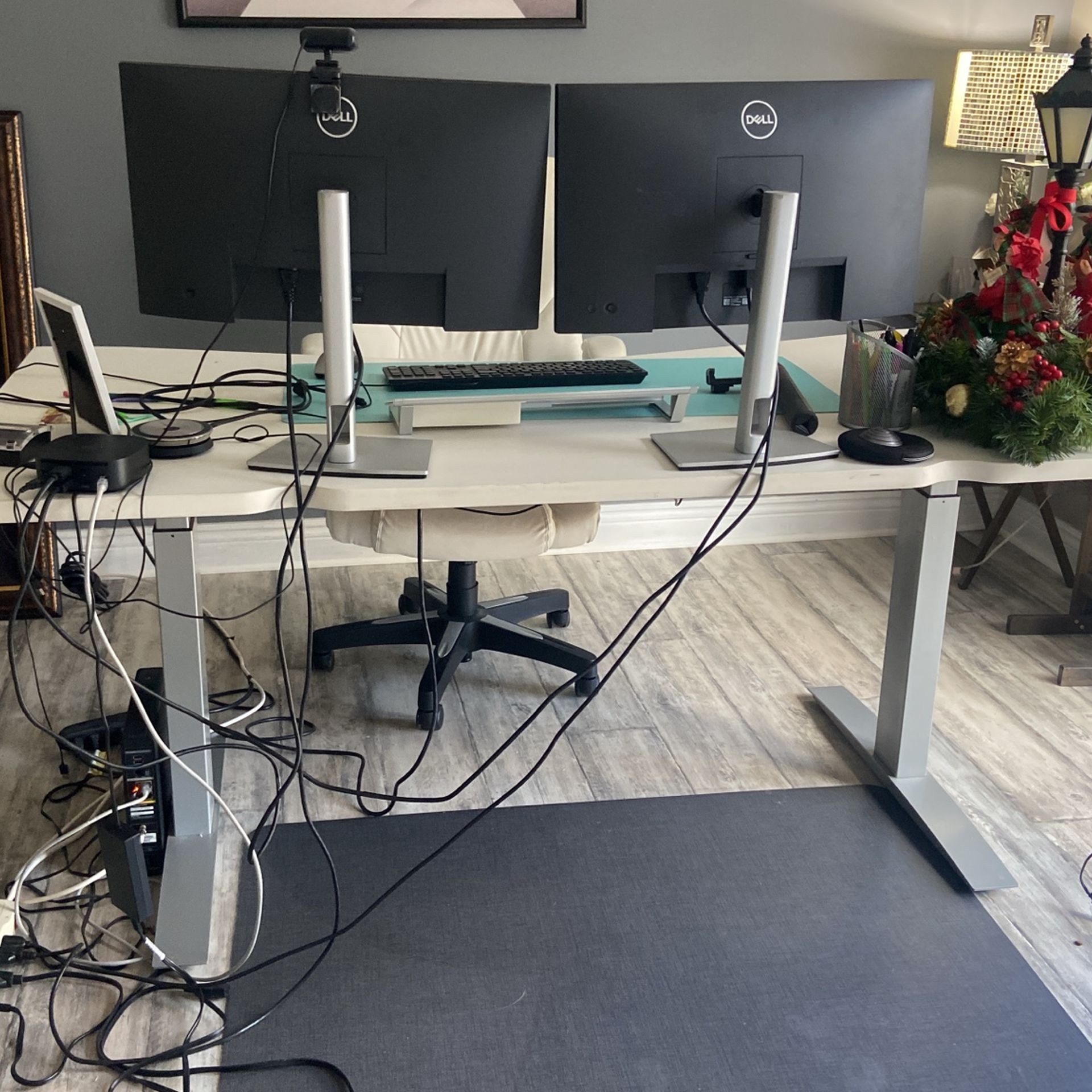 Electric office Computer it was $1000. I’m asking only 350. It’s a very good quality and it’s adjustable. You can move anywhere you want.