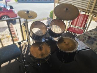 Bateria Drums TAMA ROCKSTAR Complete w Cymbals & Hi-Hats, Hardware or Stands, 2 Pr of Sticks and a Drum Tuning Key for $540 o.b.o.
