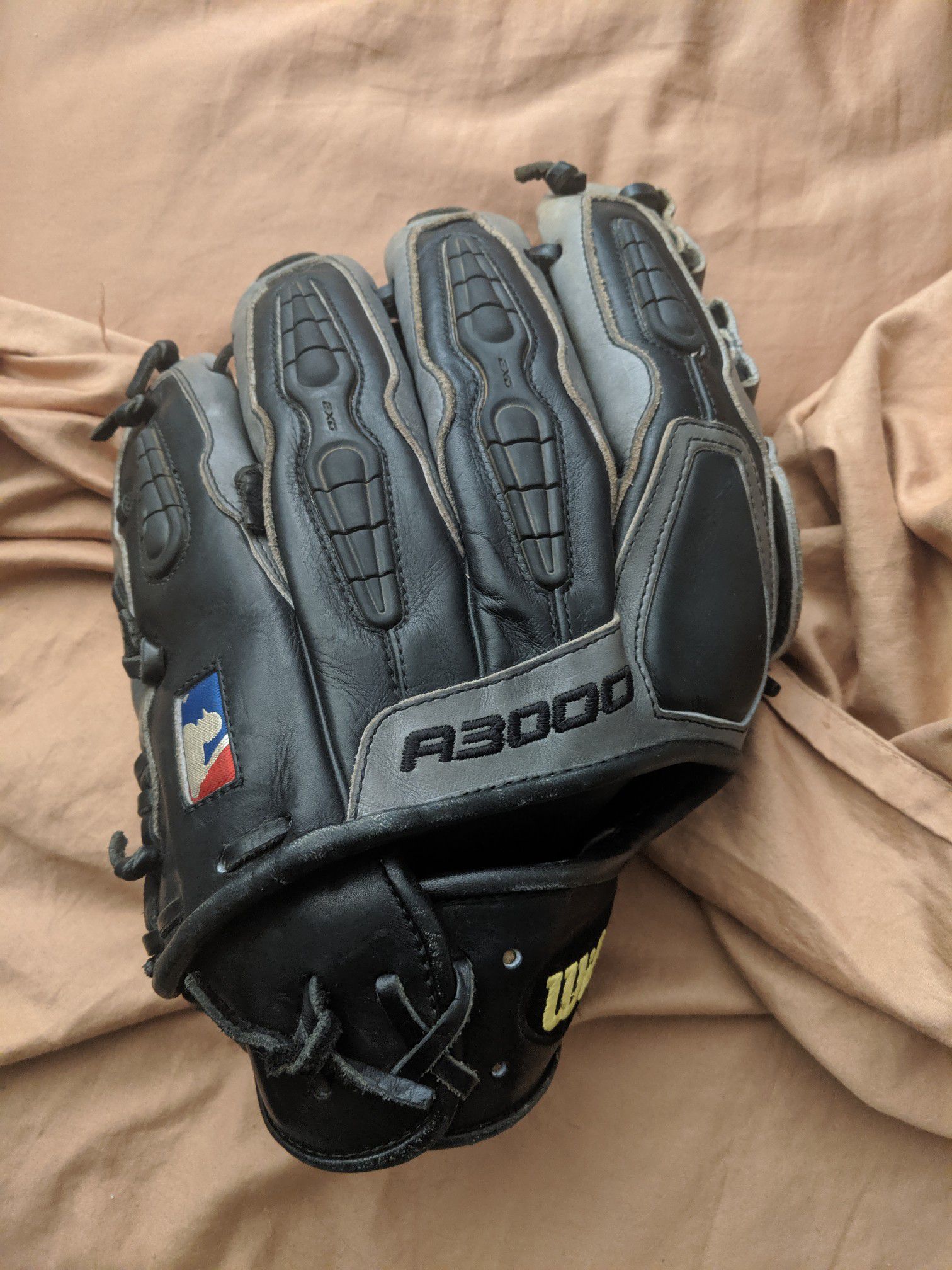 Wilson A3000 infield baseball glove