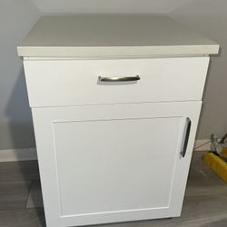 24” Base Cabinet With Countertop
