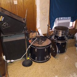 Drums, Speakers, Mike Stand