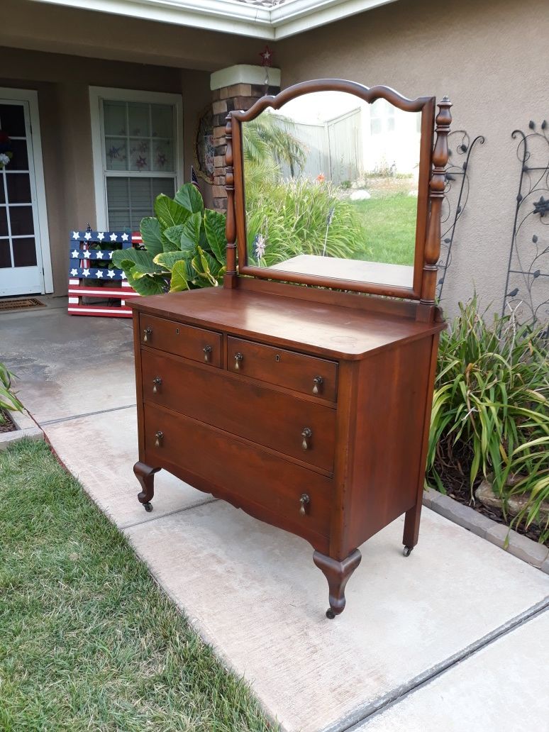 VINTAGE ANTIQUE "ESSEY FURN" 4DR. SINGLE DRESSER W/ SWING MIRROR (42"W × 22"D × 66"H)