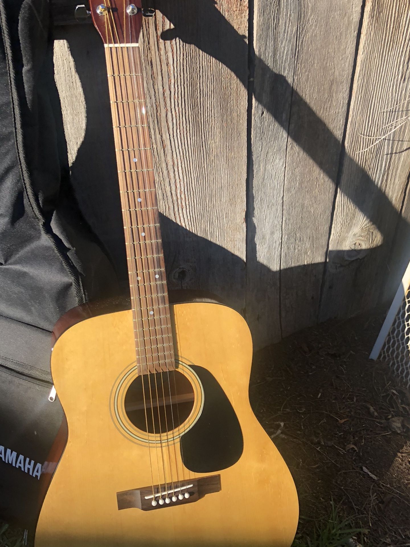 Yamaha Eterna EF 31 Guitar And Gig Bag