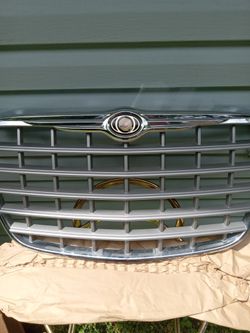 2005 Chrysler 300 grill.