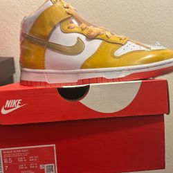 Women’s Nike Dunk High University Gold Size 8.5