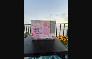 Dan&Darci Make-Your-Own Soap & Bath Bombs 3-in-1 Kit — New