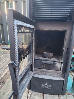 Master Forge 800-sq ft Pellet Stove with 30-lb Hopper for Sale in  Charlotte, NC - OfferUp