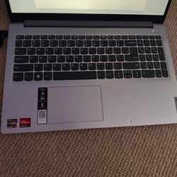 Lenovo IdePad 1 15.6” Full HD Touch Screen 