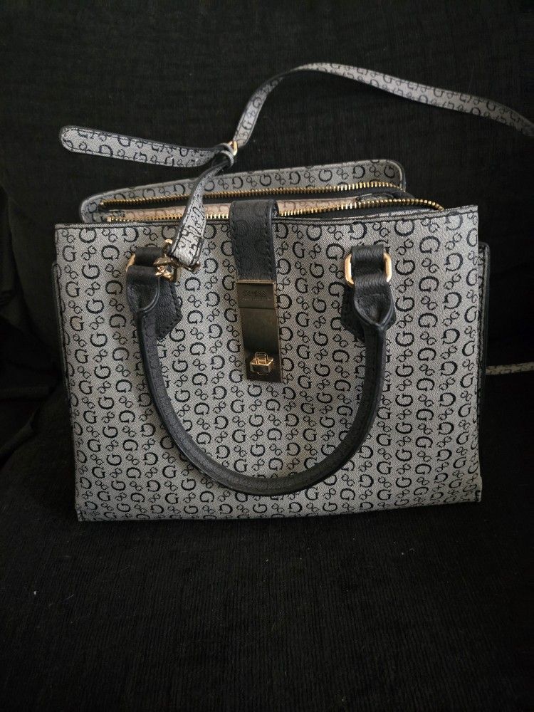 GUESS PURSE