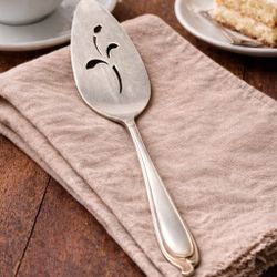 International Silver 1970s Deep Silver Pierced Dessert Cake Pie Server, 10.25”